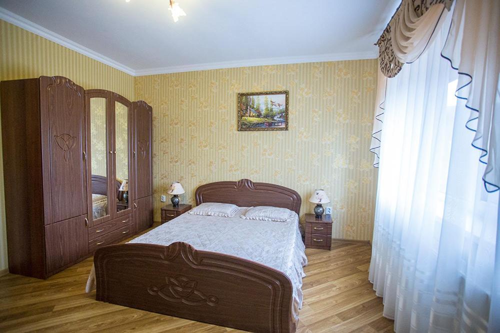 Goldenluxe Ξενοδοχείο Berehove  Εξωτερικό φωτογραφία